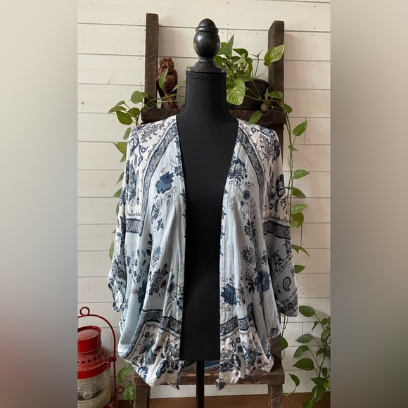 Kimchi Blue: 100% Rayon Blue Floral Mix Pattern Cardigan - Picture 17 of 17